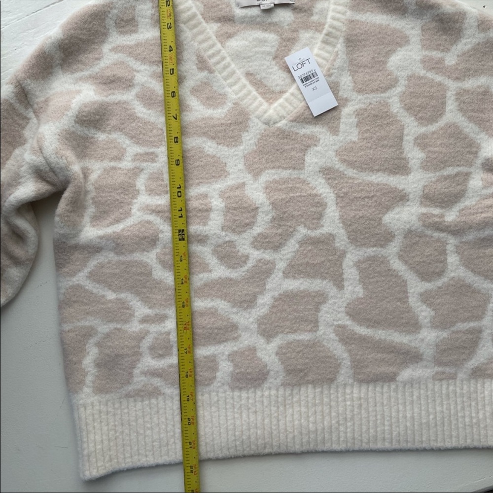 Loft v-neck animal print sweater. - Picture 8 of 15